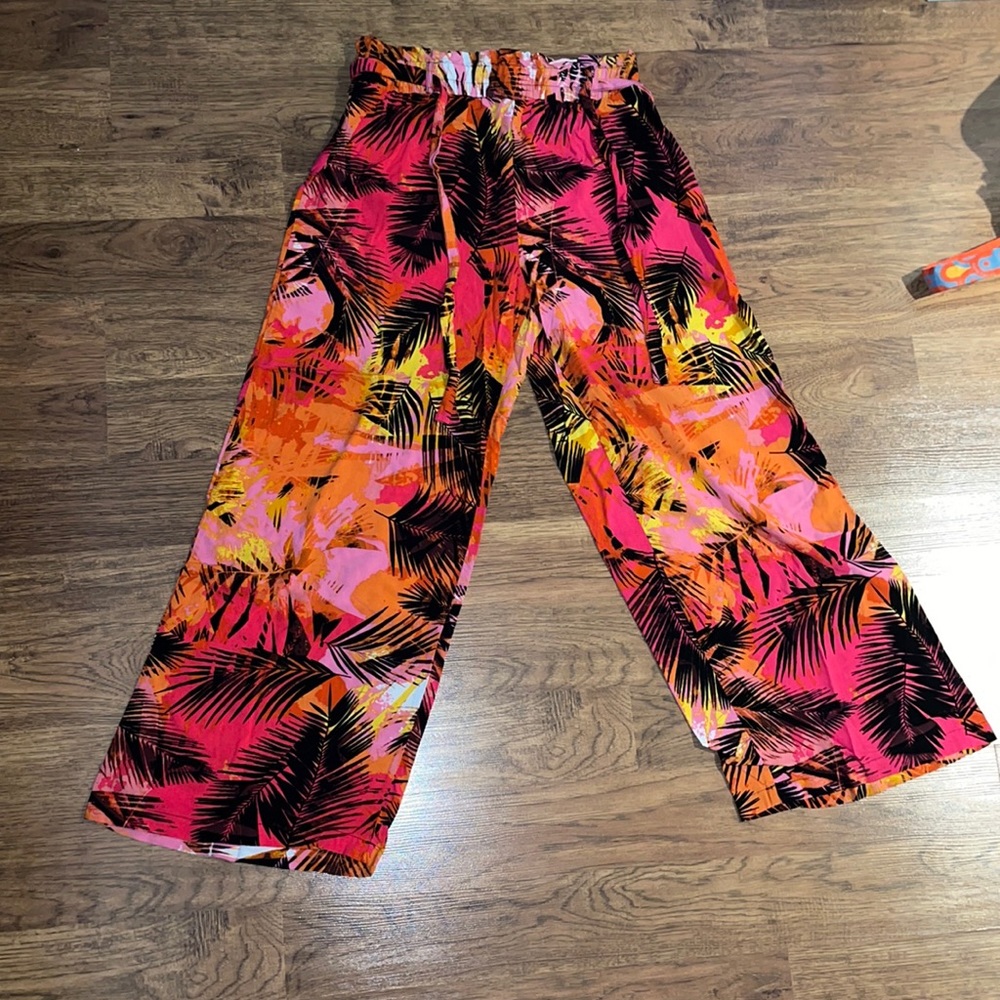 Brand new loosefitting flared pants.